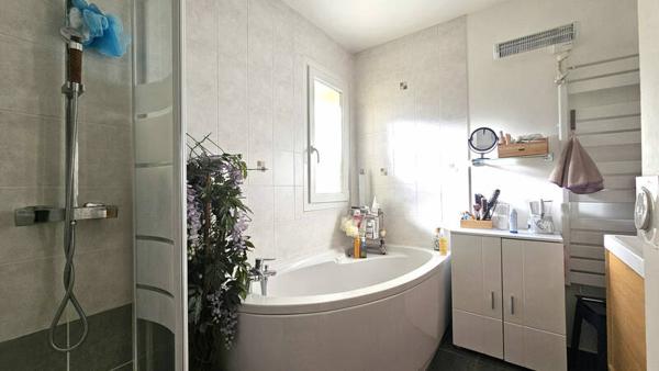 Maison Tresserve -115m²  loi Carrez-  4 Ch - jardin -piscine - garage