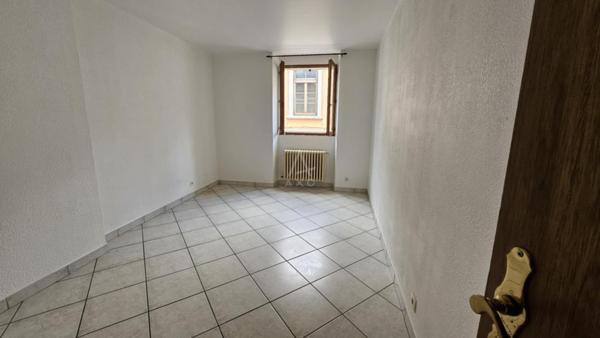 T3 traversant avec balcon  Centre-ville dAlbertville (73200)
