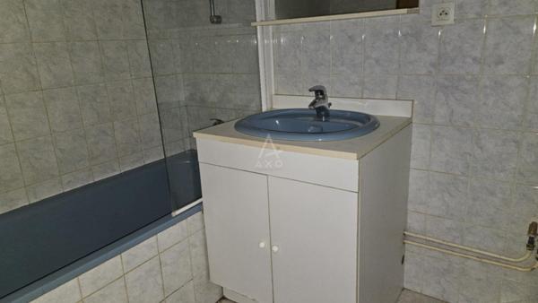 T3 traversant avec balcon  Centre-ville dAlbertville (73200)