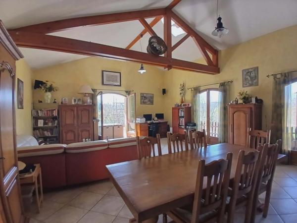 Superbe maison avec vue exceptionnelle à Vic le comte (63)