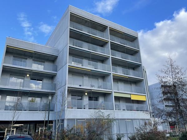 Dernier étage - Appartement T2 - Loggia - Parking