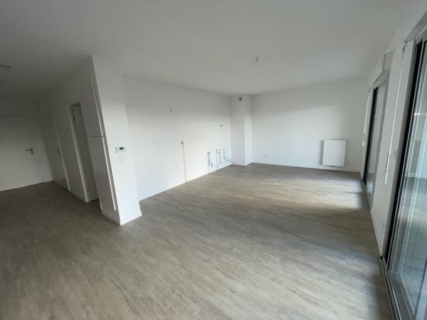 Dernier étage - Appartement T2 - Loggia - Parking