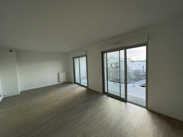 Dernier étage - Appartement T2 - Loggia - Parking