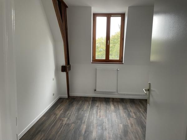 Location Appartement100 m² - 4 Pièces - ST POL SUR TERNOISE (62130)