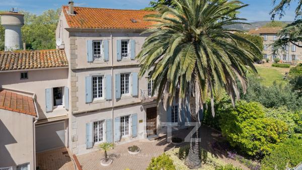 Maison de maître avec jardin arboré