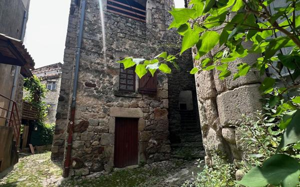 Maison à vendre    3 pièces •  Largentière