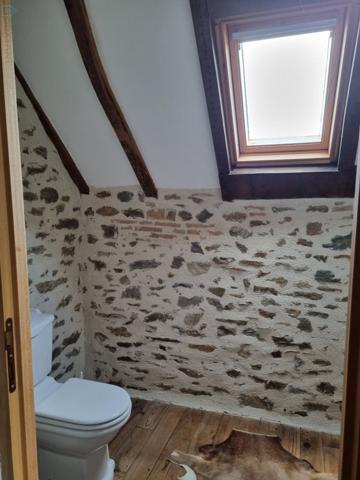 Belle maison en pierres avec corps de bâtiments