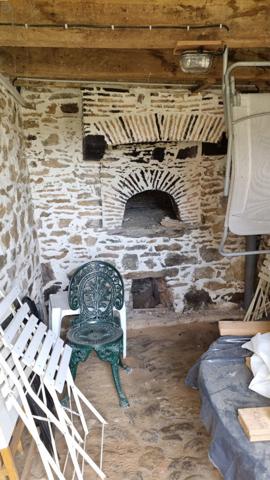 Belle maison en pierres avec corps de bâtiments