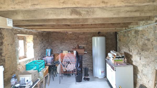 Belle maison en pierres avec corps de bâtiments