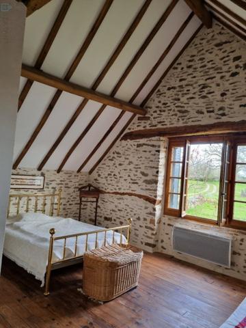 Belle maison en pierres avec corps de bâtiments