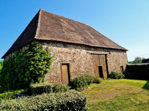 Belle maison en pierres avec corps de bâtiments