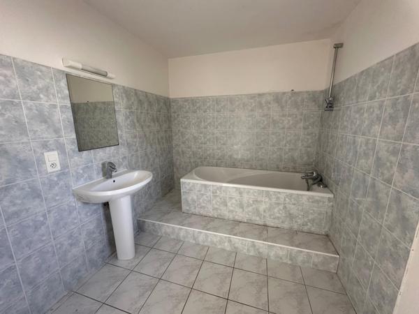 Immeuble à PONTIVY, 56300 - 225m²