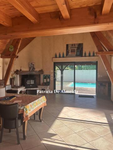 Maison familiale au coeur du centre ville, avec jardin , piscine