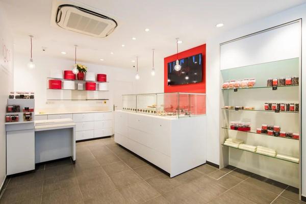Vente                                                      Fonds de commerce
                        
                     2 pièces                      51 m2                     à Paris 17