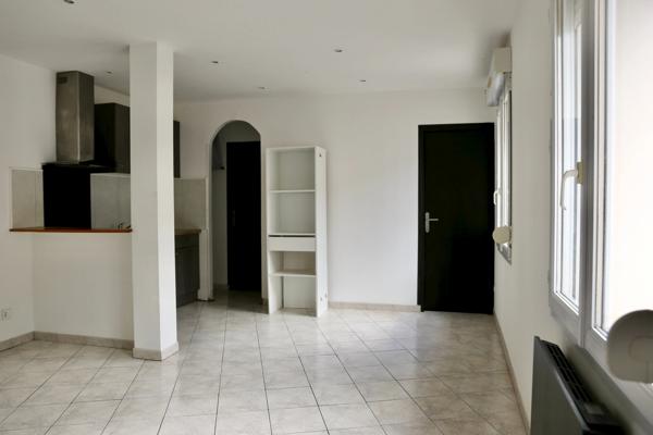 Appartement au premier étage à vendre 2 pièces REIMS (51), libre de toutes occupations ;