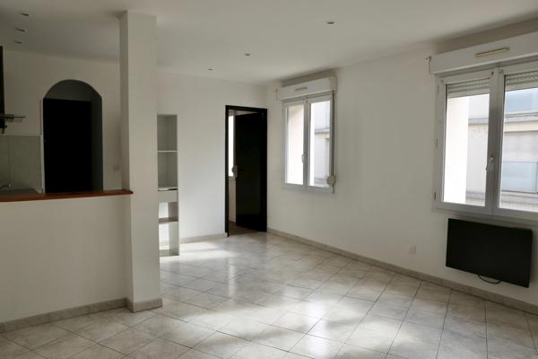 Appartement au premier étage à vendre 2 pièces REIMS (51), libre de toutes occupations ;
