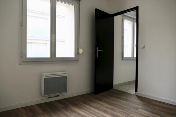 Appartement au premier étage à vendre 2 pièces REIMS (51), libre de toutes occupations ;