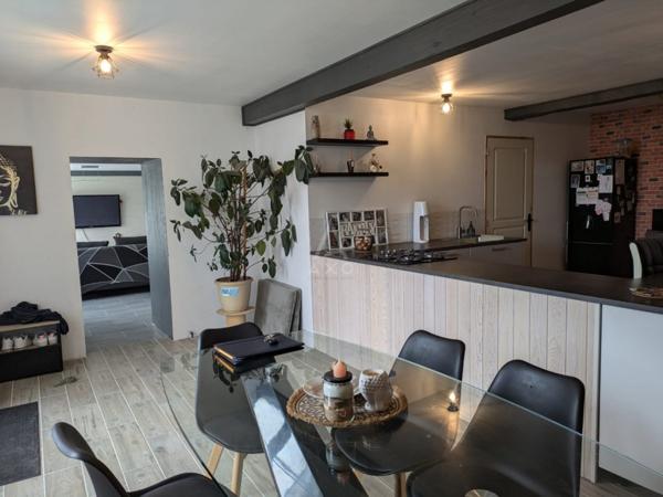 A 4 km d'Aulnay, jolie maison charentaise avec jardin et grande dépendance