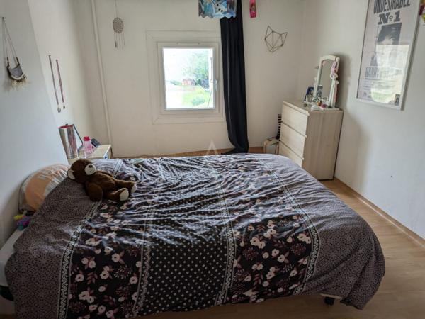 A 4 km d'Aulnay, jolie maison charentaise avec jardin et grande dépendance