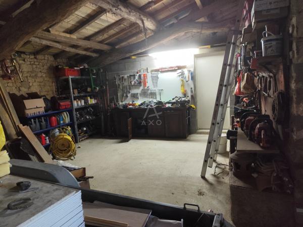 A 4 km d'Aulnay, jolie maison charentaise avec jardin et grande dépendance