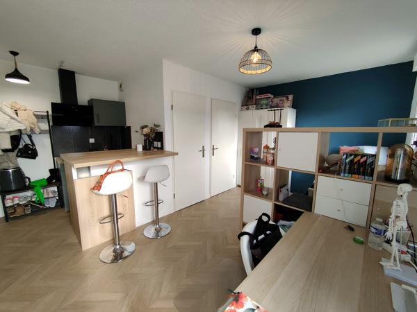 Studio rénové avec place de parking