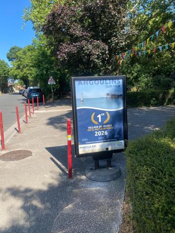 TERRAIN EMPLACEMENT PRIVILEGIE A DEUX PAS DES COMMERCES - DU LITTORAL - DU PARC D'ANGOULINS !