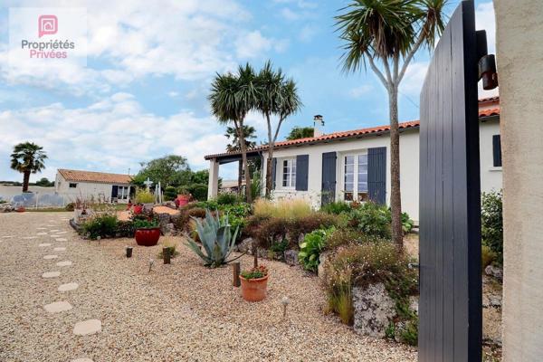 Maison familiale 4 chambres - 152 m² - Maison d'hôtes de 20 m2 - Piscine - Jardin paysager - Panneaux photovoltaiques - Belle parcelle de terrain