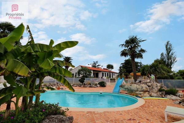 Maison familiale 4 chambres - 152 m² - Maison d'hôtes de 20 m2 - Piscine - Jardin paysager - Panneaux photovoltaiques - Belle parcelle de terrain