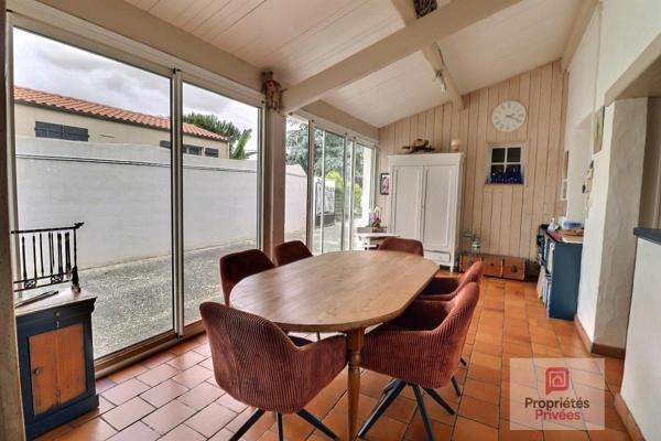 Maison familiale 4 chambres - 152 m² - Maison d'hôtes de 20 m2 - Piscine - Jardin paysager - Panneaux photovoltaiques - Belle parcelle de terrain