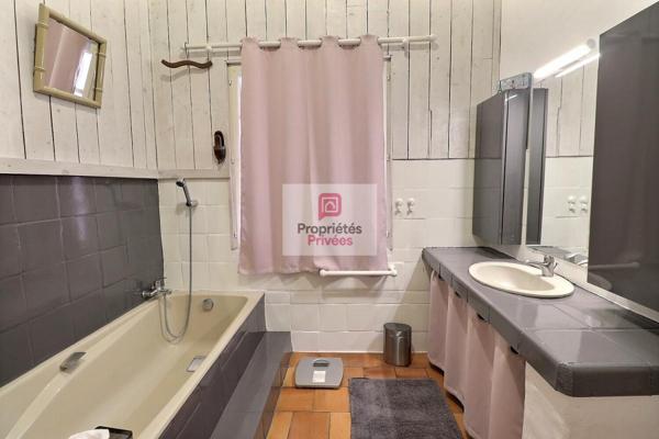 Maison familiale 4 chambres - 152 m² - Maison d'hôtes de 20 m2 - Piscine - Jardin paysager - Panneaux photovoltaiques - Belle parcelle de terrain