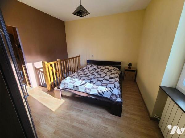 A PIERRELATTE, MAISON EN PIERRES F6 + F2 INDEPENDANT 