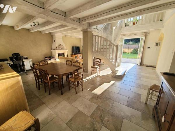 A PIERRELATTE, MAISON EN PIERRES F6 + F2 INDEPENDANT 