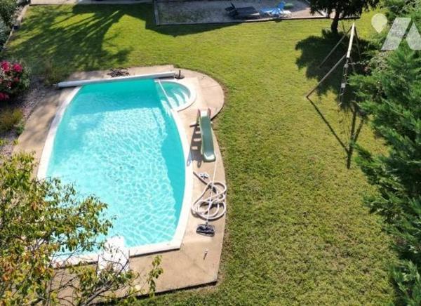 A PIERRELATTE, MAISON EN PIERRES F6 + F2 INDEPENDANT 