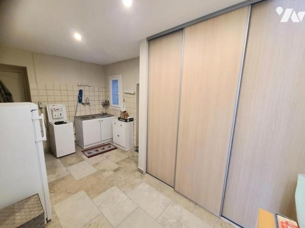 A PIERRELATTE, MAISON EN PIERRES F6 + F2 INDEPENDANT 