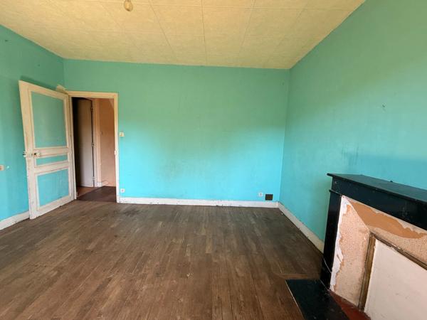 EN EXCLUSIVITE ! Authentique bâtisse en pierre 93m², sur près d'un hectare de terrain bordé par la rivière 79 900 €