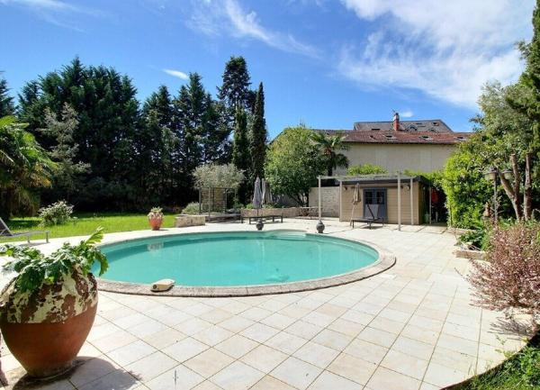 Maison à vendre    8 pièces •  Jurançon