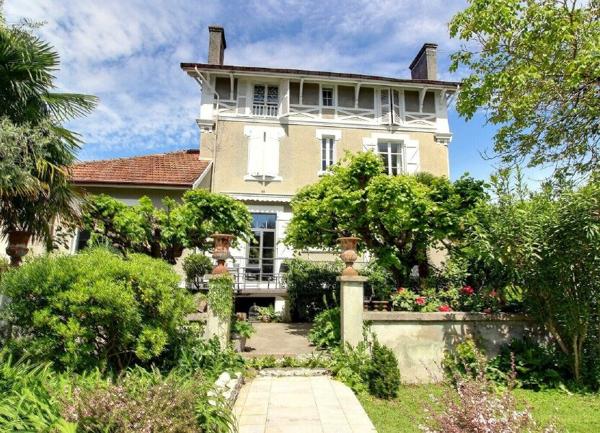 Maison à vendre    8 pièces •  Jurançon