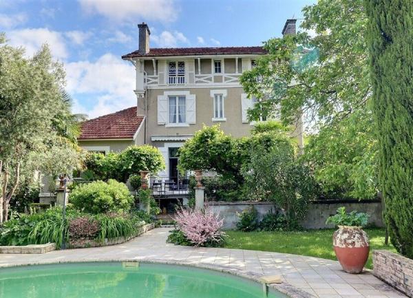 Maison à vendre    8 pièces •  Jurançon