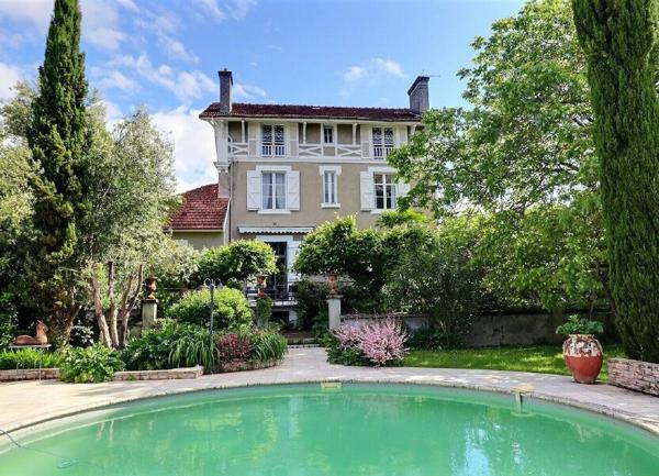 Maison à vendre    8 pièces •  Jurançon