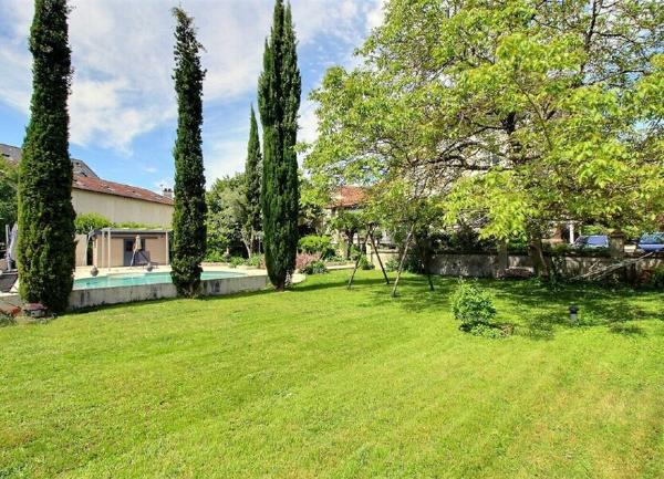 Maison à vendre    8 pièces •  Jurançon