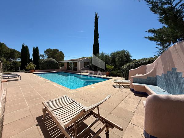 A VENDRE 83470 SAINT MAXIMIN LA SAINTE BAUME MAISON T4 DE 125 M² SUR 2560 M² DE JARDIN GARAGE PISCINE.