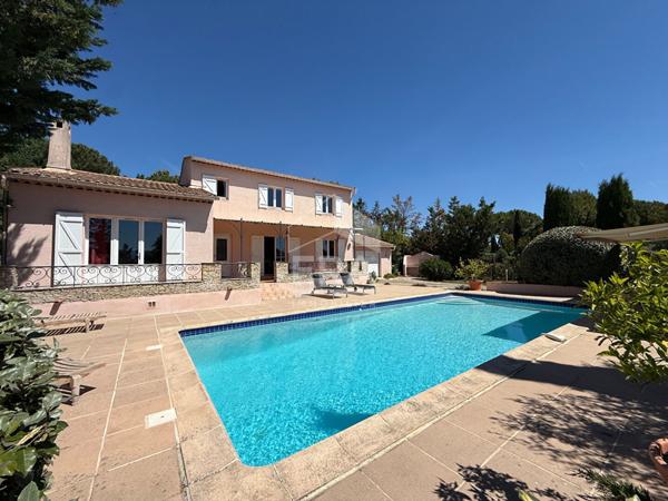 A VENDRE 83470 SAINT MAXIMIN LA SAINTE BAUME MAISON T4 DE 125 M² SUR 2560 M² DE JARDIN GARAGE PISCINE.