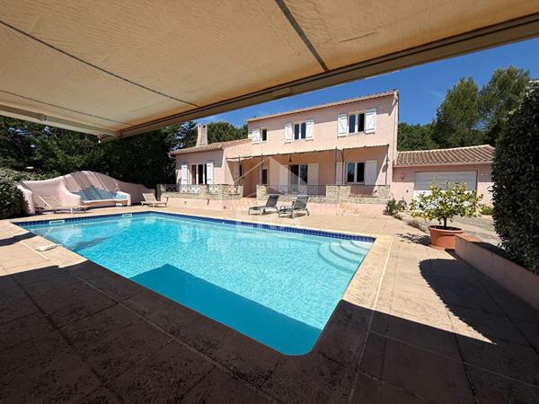 A VENDRE 83470 SAINT MAXIMIN LA SAINTE BAUME MAISON T4 DE 125 M² SUR 2560 M² DE JARDIN GARAGE PISCINE.