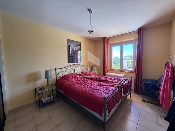 A VENDRE 83470 SAINT MAXIMIN LA SAINTE BAUME MAISON T4 DE 125 M² SUR 2560 M² DE JARDIN GARAGE PISCINE.