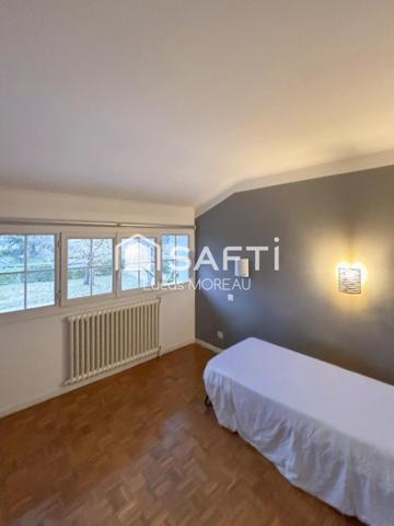 Maison de 186 m2 avec piscine et double garage