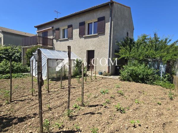 Maison
                                                                                                                                                                                                                                                                                                                        8 pièce(s)                                                                                                                                                                                                          6 chambre(s)                                                                                                                                                                                                          184  m²