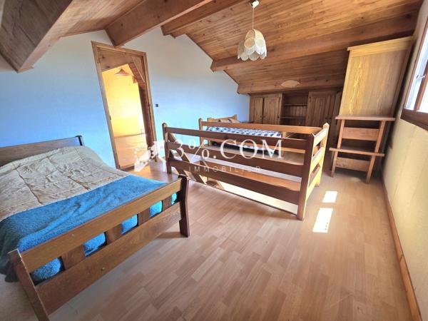 Maison
                                                                                                                                                                                                                                                                                                                        8 pièce(s)                                                                                                                                                                                                          6 chambre(s)                                                                                                                                                                                                          184  m²