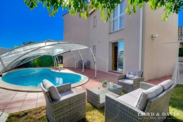 SECTEUR PRISÉ – Belle maison lumineuse, 4 chambres et piscine : un bien à découvrir sans tarder !