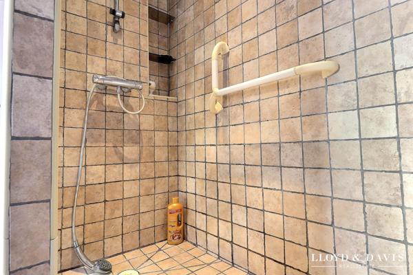 SECTEUR PRISÉ – Belle maison lumineuse, 4 chambres et piscine : un bien à découvrir sans tarder !