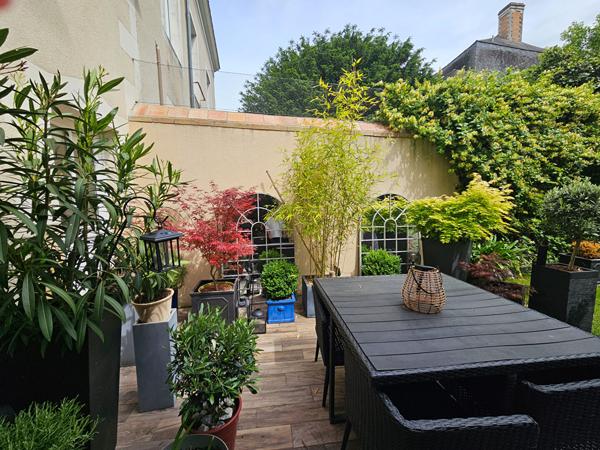 Coup de coeur en plein centre-ville, maison de ville rénovée avec jardin